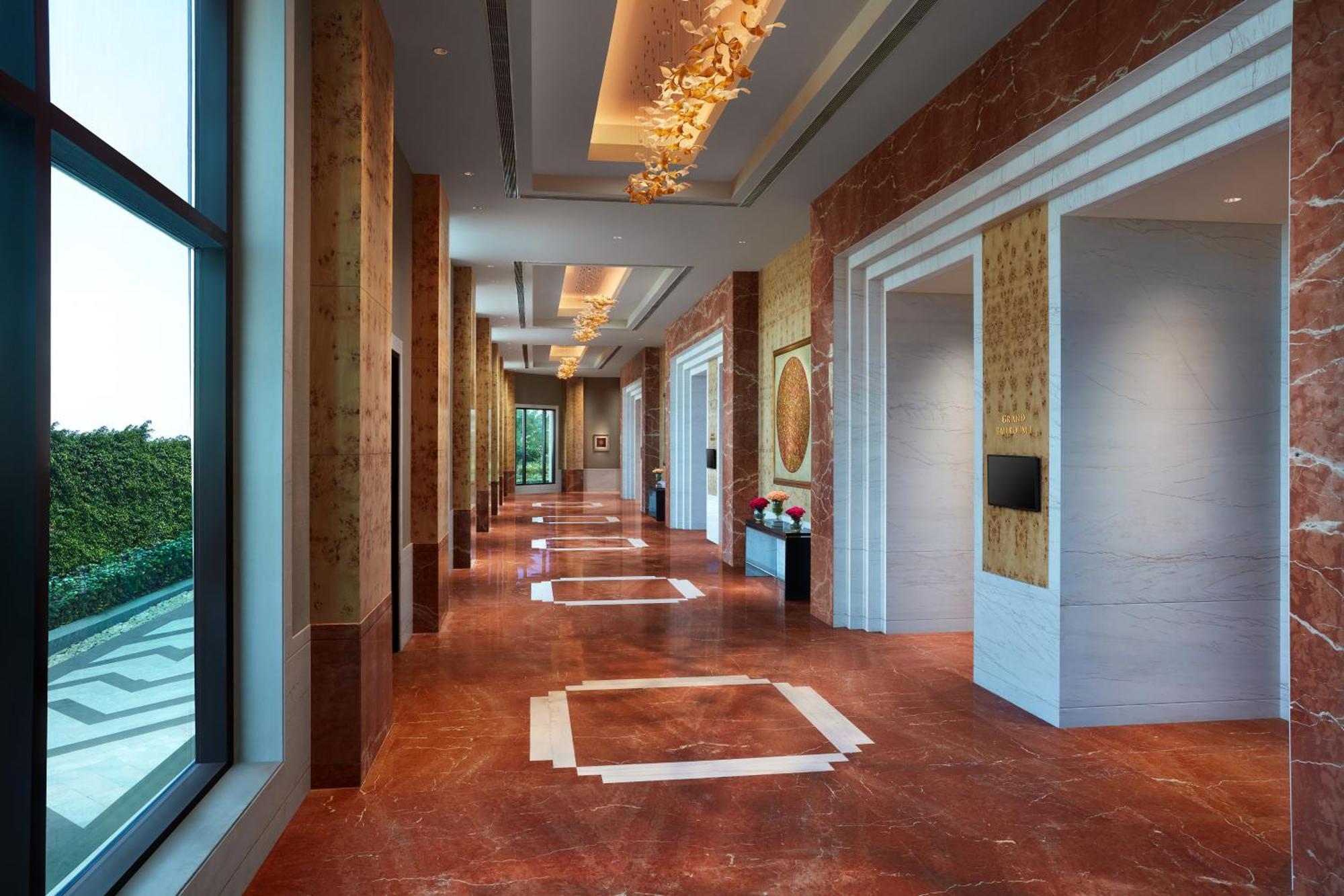 Hotel The Leela Gandhinagar Esterno foto