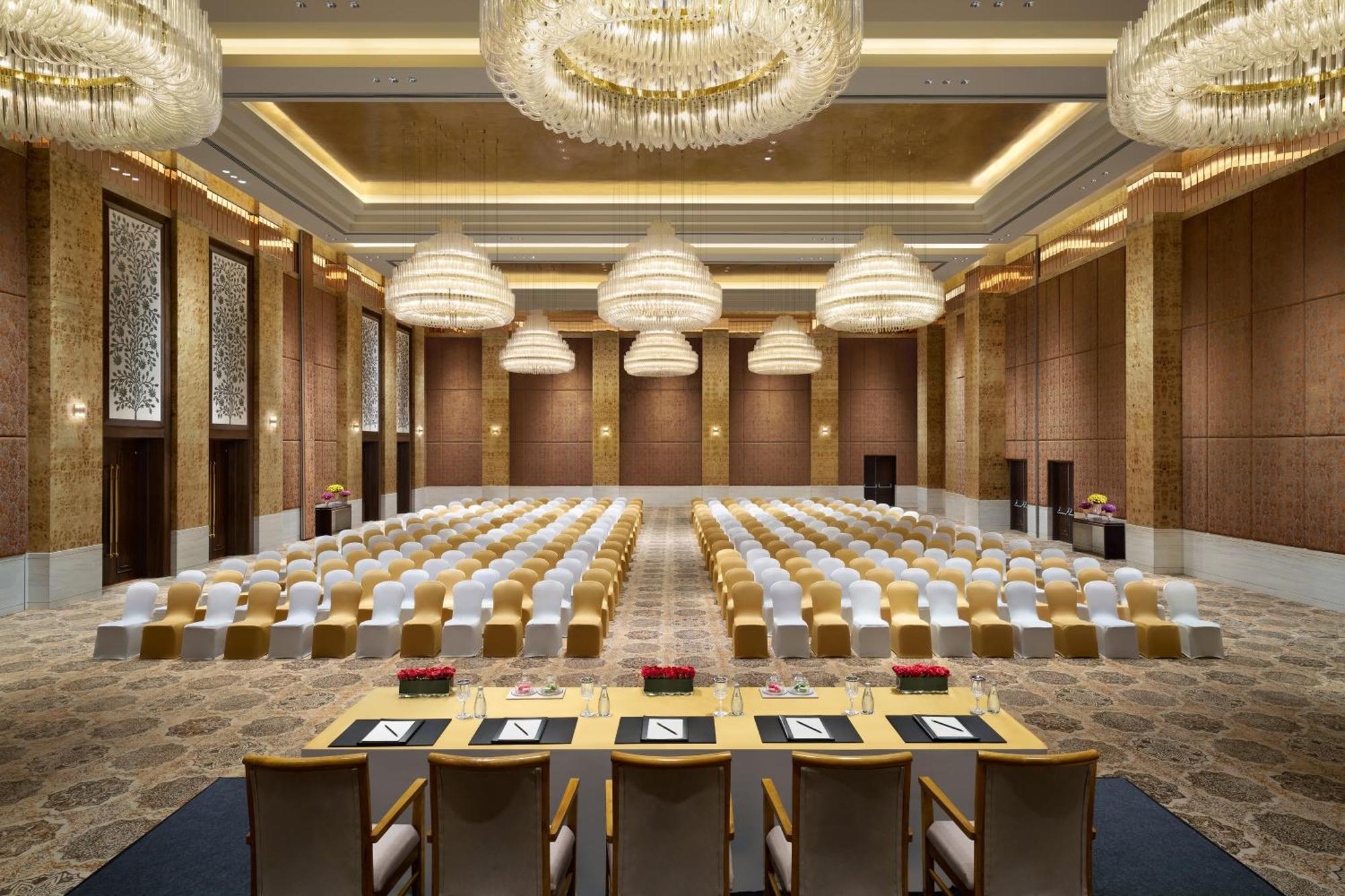 Hotel The Leela Gandhinagar Esterno foto
