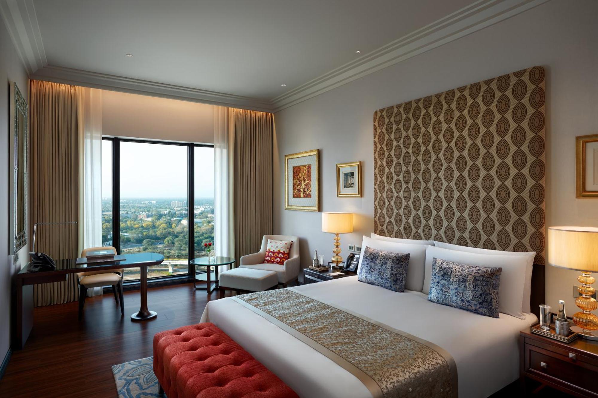 Hotel The Leela Gandhinagar Esterno foto