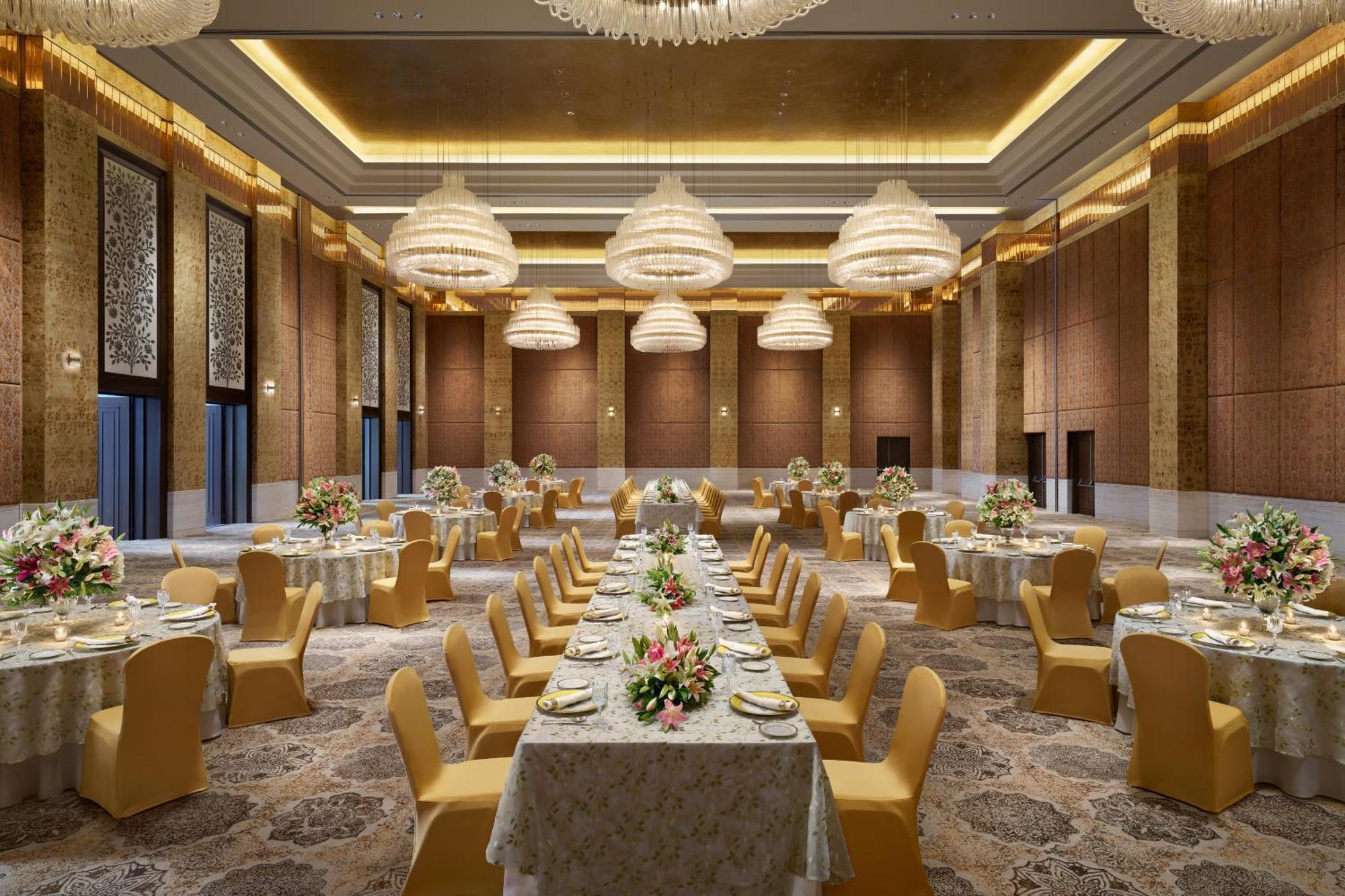 Hotel The Leela Gandhinagar Esterno foto