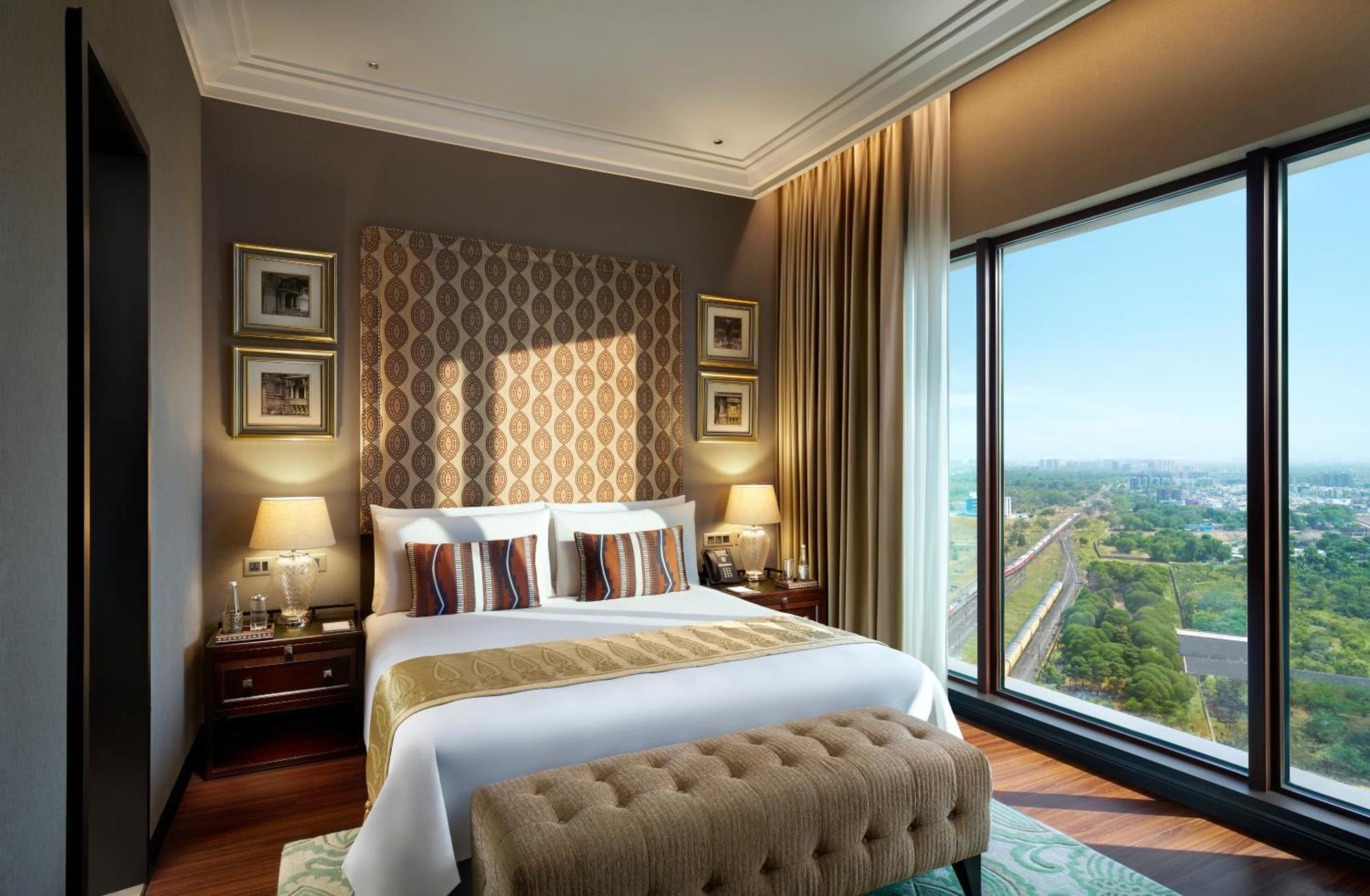 Hotel The Leela Gandhinagar Esterno foto