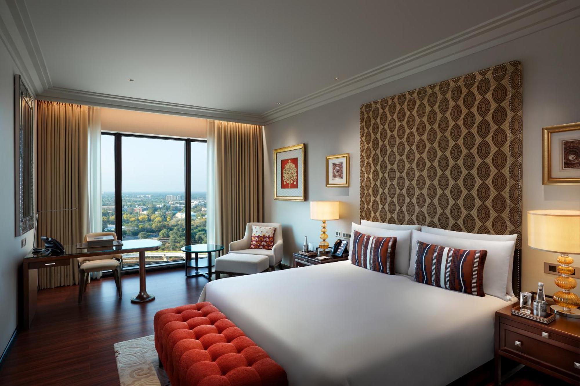Hotel The Leela Gandhinagar Esterno foto