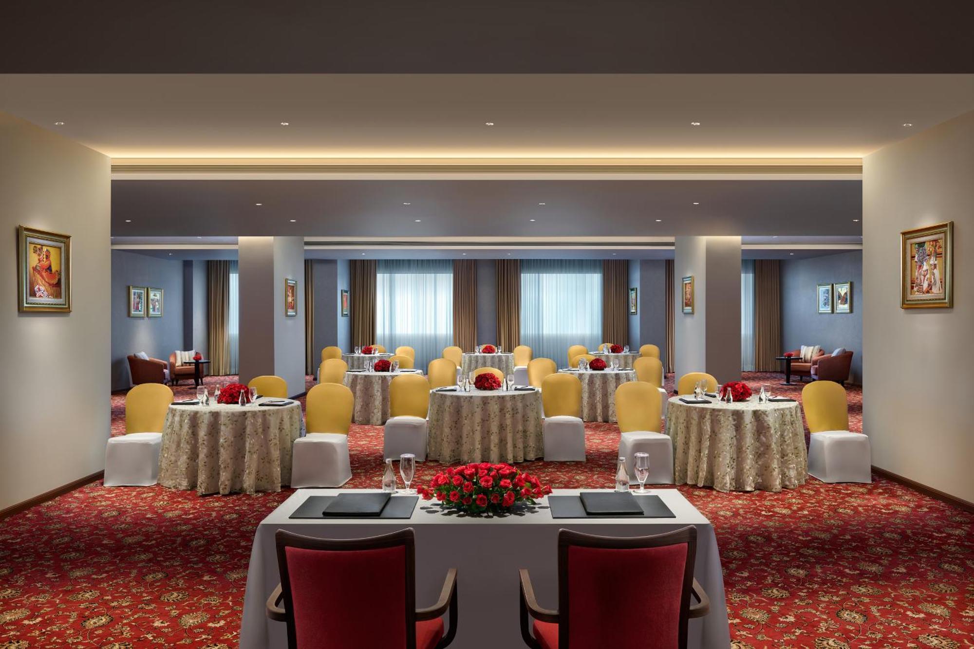 Hotel The Leela Gandhinagar Esterno foto