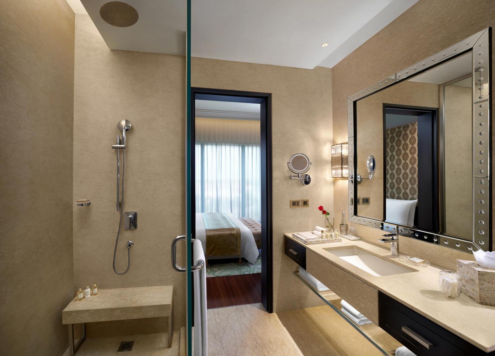 Hotel The Leela Gandhinagar Esterno foto